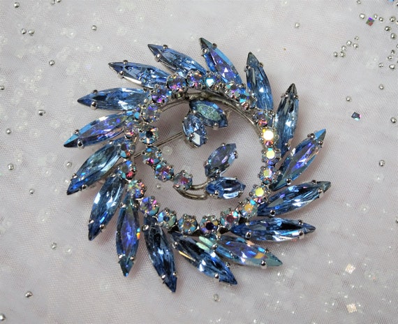 Beautiful Vintage Brooch Pin Blue Rhinestones - Ruby Lane