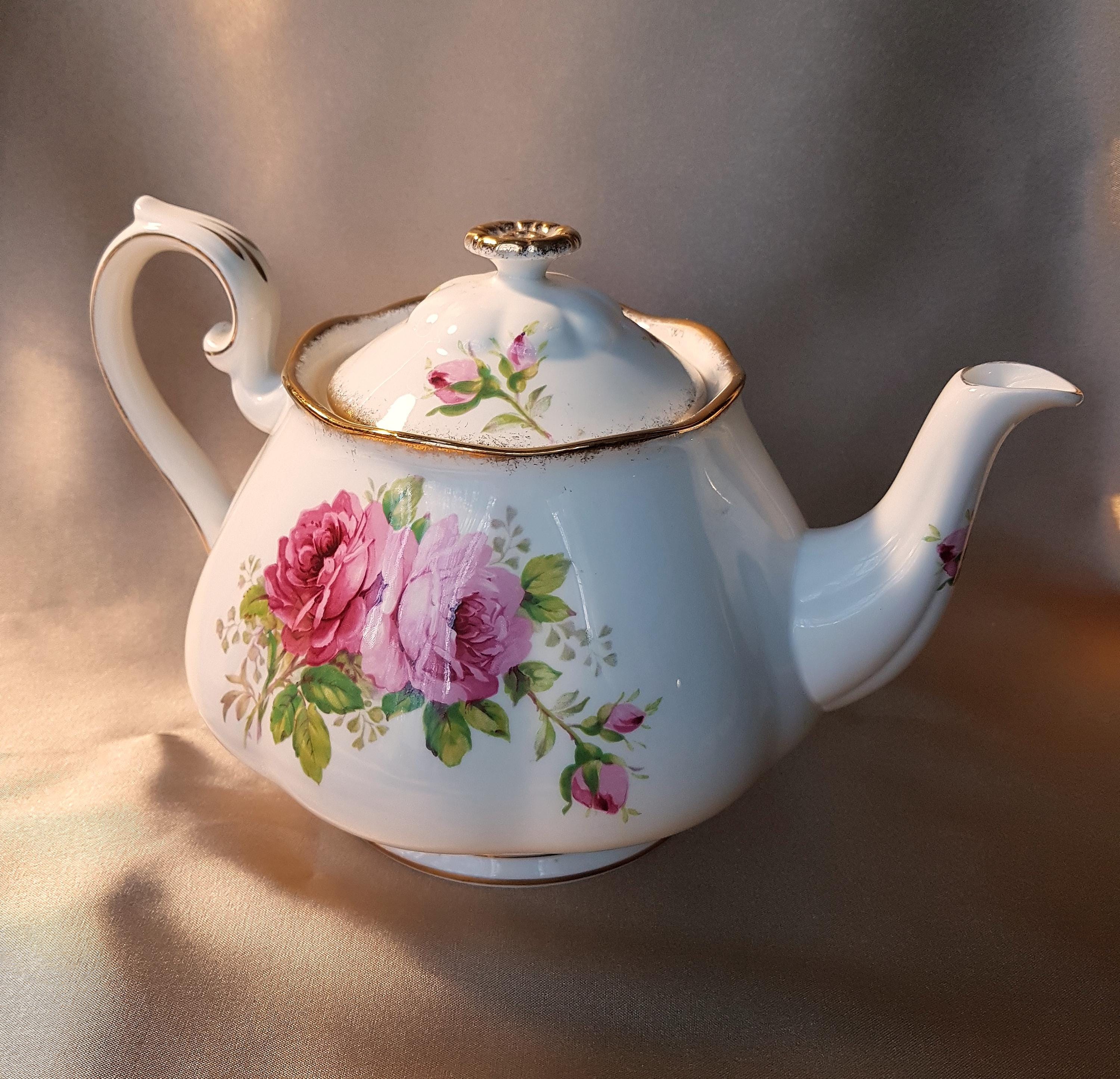 LOVELY Vintage Teapot,English Bone China 5 Cup Teapot,Royal Albert AMERICAN BEAUTY,Romantic Pink Cabbage Roses,Collectible Vintage Teapots