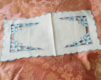 LOVELY Vintage MADEIRA Leinen Herzstück, Schöne Cutwork Ecken, Handstickerei Arbeit, Sammler Vintage Bettwäsche