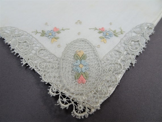 30s VINTAGE Hand Embroidered Hankie Handkerchief,lovely