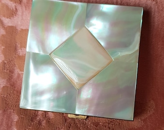 GORGEOUS Vintage Mother of Pearl Purse Compact, Lustrous Mother Of Pearl,Vintage Powder Compact, Vanity Display,Collectible Compacts