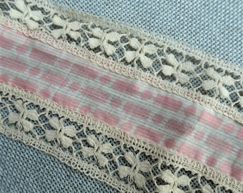 ヴィンテージアンティークレース、幅1 1/4、長さ1ヤード、ローズ