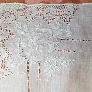 Vintage MADEIRA Hanky,Hand Embroidered Applique Hankie,Bridal Handkerchief,White Work Embroidery,Vintage Wedding Hankies,Collectible Hankies