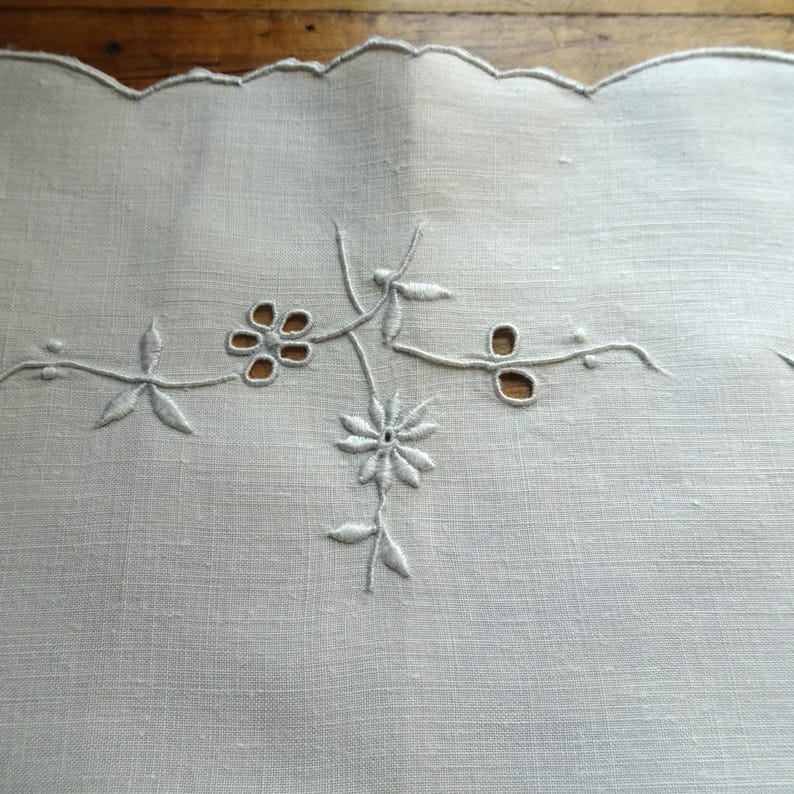 VÄNLIG Madeira bordsdekoration, handbroderad, upphöjd broderi, dukar, lantlig, fransk lantlig inredning, vintage bordslinne bild 4