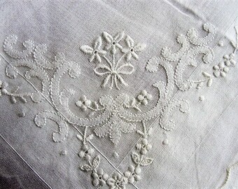 BEAUTIFUL Vintage Embroidered Applique Hankie BRIDAL WEDDING Handkerchief Exquisite Special Bridal Hanky ,Something Old, Collectible Hankies