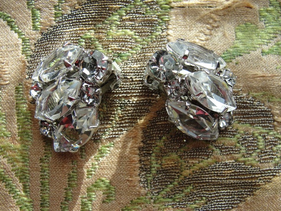 SPARKLING Vintage 50s Earrings,GLITTERING White R… - image 1