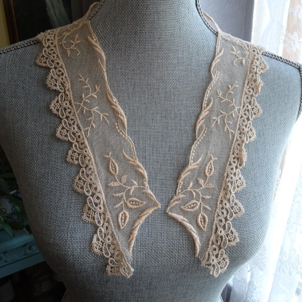 BEAUTIFUL Antique Collar, French Embroidered Netted Lace Collar, Lovely Design, Beautiful Lace Trim,Collectible Vintage Collars