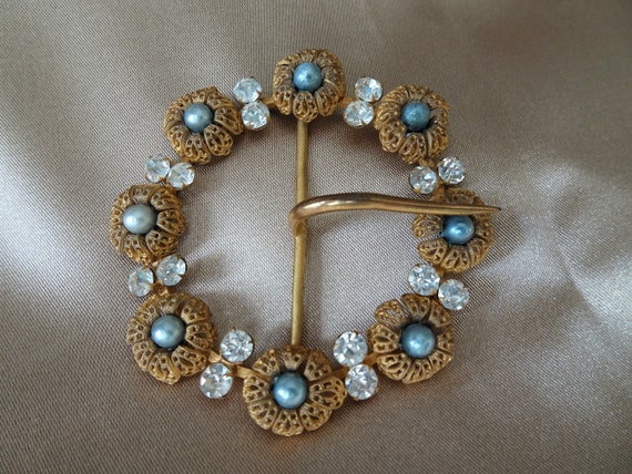 LOVELY Vintage Belt Buckle,Beautiful Filigree Metal,Gray Faux Pearls Sparkling Glass Stones, MCM, Vintage Dress Buckle, Collectible Buckles