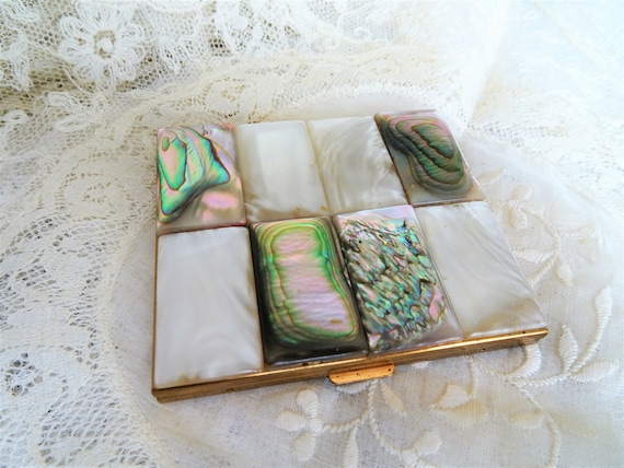 GORGEOUS Vintage Mother of Pearl Purse Compact, E… - image 3