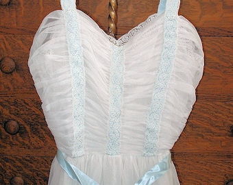 DREAMY Vintage 1950s Nightgown,Romantic Sweetheart Neckline, Beautiful Draped Bodice, MCM Nightgown, Collectible Vintage Lingerie