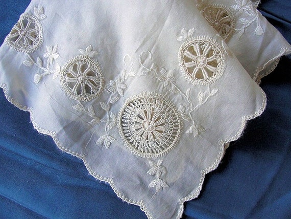 BEAUTIFUL Antique French Embroidered Silk Handker… - image 2