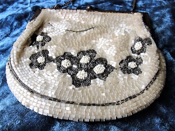 GORGEOUS 1920s Art Deco FRENCH Beaded Purse Eveni… - image 2