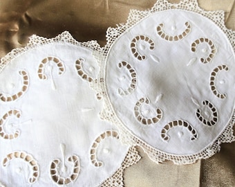 BEAUTIFUL Pair of Vintage Italian Doilies, White Linen and White Work Lace Edge Doilies, Decorative Vintage Linens