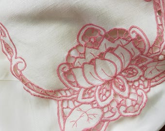 LOVELY Vintage Leinen Tischdekoration, MADEIRA Cutwork, Rosa bestickter Läufer, Natürliche Leinen Atemberaubende Handarbeit, Luxuriöse Vintage Tischwäsche,