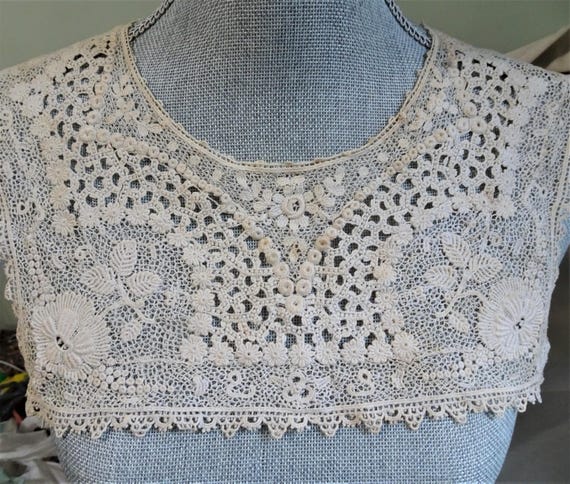 BEAUTIFUL Antique Lace Collar Highly Detailed Victorian Pattern Collectible Antique Lace