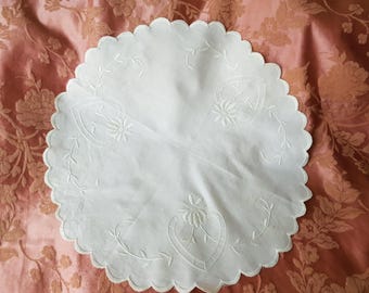 LOVELY Madeira Centerpiece Table Topper Doily,Hand Embroidered,Raised Embroidery,Doilies,Farmhouse,French Country Decor,Vintage Table Linens
