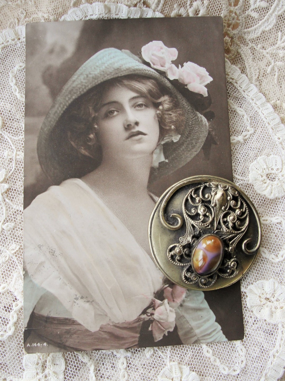 Antique Art NOUVEAU Victorian HUGE 2 Inch Fancy Button,detailed