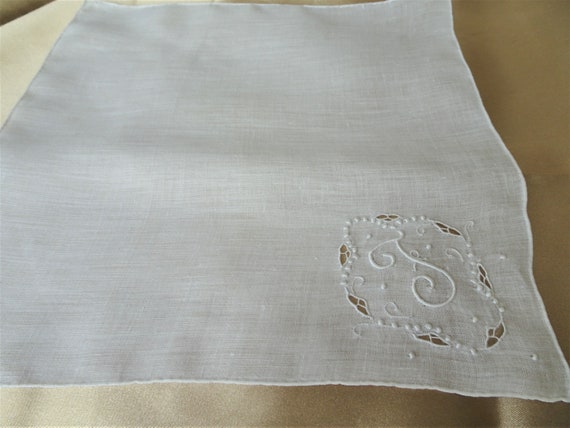 LOVELY Handkerchief,Art Deco Hanky,Raised Embroid… - image 3