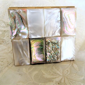 GORGEOUS Vintage Mother of Pearl Purse Compact, Elegant Design, Vintage Powder Compact, Collectible Compacts, Vintage Vanity Collectibles