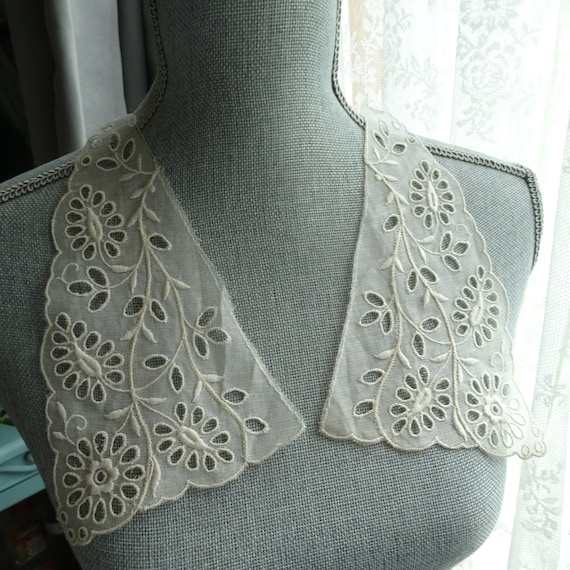 LOVELY Vintage Lace Collar, Beautifully Embroider… - image 2