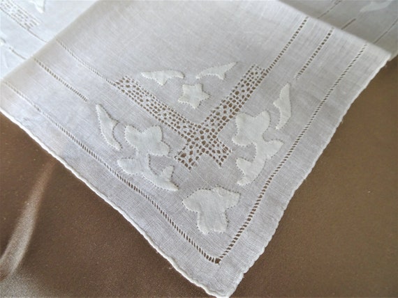 BEAUTIFUL Antique Hanky,Applique Hand Drawn Threa… - image 1