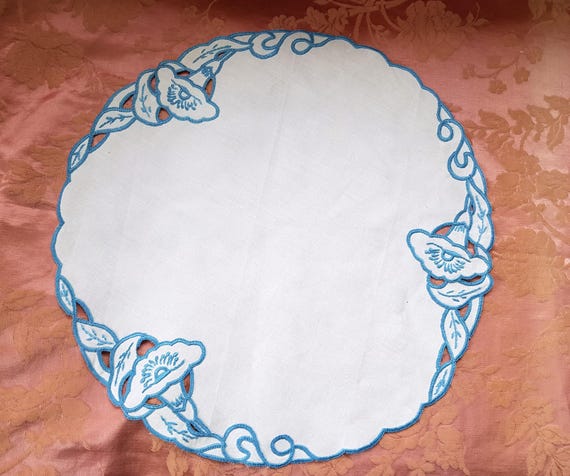 LOVELY Vintage Arts and Crafts Centerpiece  or Large Doily, Beautiful Hand Embroidery Work, Collectible Vintage Linens