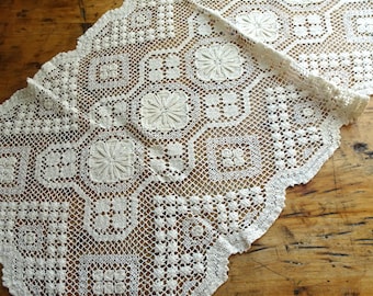 GORGEOUS Vintage Hand Made Lace Table,Buffet or Dresser Runner,Cream Darned Lace, Hand Knotted Lace,French Farmhouse Décor, Vintage Linens