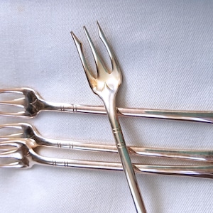 ELEGANT Vintage ART DECO Lady Hamilton 1930s Pattern, Silver Plate Cocktail Seafood Forks , By Community Oneida ,Collectible Silver Flatware