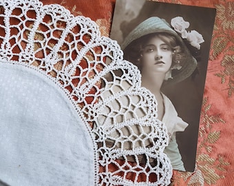 Precioso tapete victoriano vintage de encaje y lino damasco, encaje muy intrincado, lino vintage decorativo, tapetes coleccionables, decoración francesa