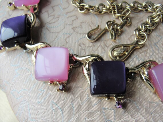 BEAUTIFUL Vintage Signed Coro PINK n PURPLE Neckl… - image 3