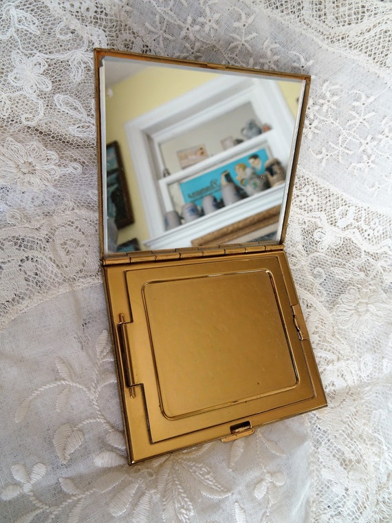 GORGEOUS Vintage Mother of Pearl Purse Compact, E… - image 5