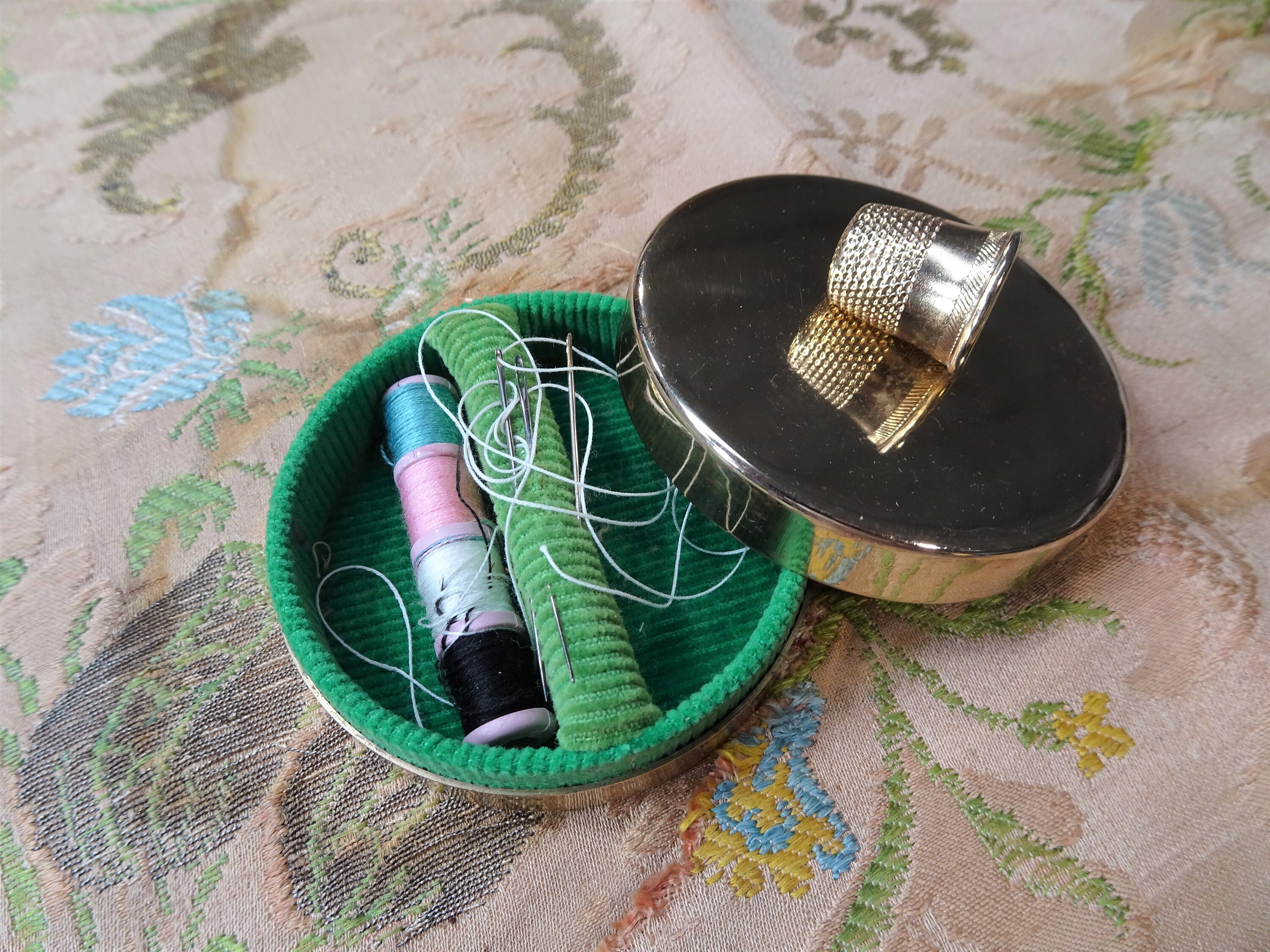 LOVELY Vintage NAPIER Sewing Kit Box,gold Tone Metal Box