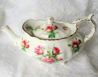 GORGEOUS Vintage English Large Tea Pot ,Hammersley Grandmother's Rose Pattern, Enchanting Pink ROSES,English Bone China,Collectible Teapots