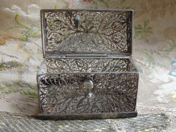 半額ストア GORGEOUS Filigree Antique Silver Hinged Box,small Dome Top アンティーク雑貨