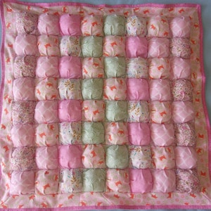 Baby Puff Blanket/Bubble quilt 29&quot;x29&quot; - foxes on pinks and green