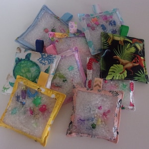 I Spy Bag/Sensory Bag/Discover Bag/Eye Spy/Seek & Find Bag/Quiet Time/Travel/Activity bag. 4&quot;x4&quot; w/15 trinket pieces inside
