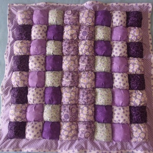 Baby Puff Blanket/Bubble quilt 29&quot;x29&quot; - Purple daisies. flowers, and dots