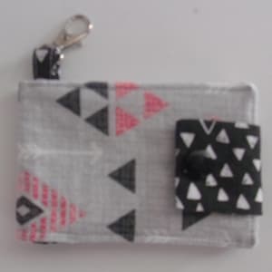Billetera de tela plegable / Billetera para tarjetas / Billetera para tarjetas de crédito / Tarjetero - Tela - 4 ranuras. Cierre de solapa a presión y broche de langosta. Mide 4" x 2 1/2"