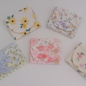 Monedero para tarjetas / Monedero para tarjetas de crédito / Portatarjetas. Estilo acordeón - Tela, Forrado - 3 ranuras. 3 1/2" de ancho x 3 1/4" de alto. Leer descripción