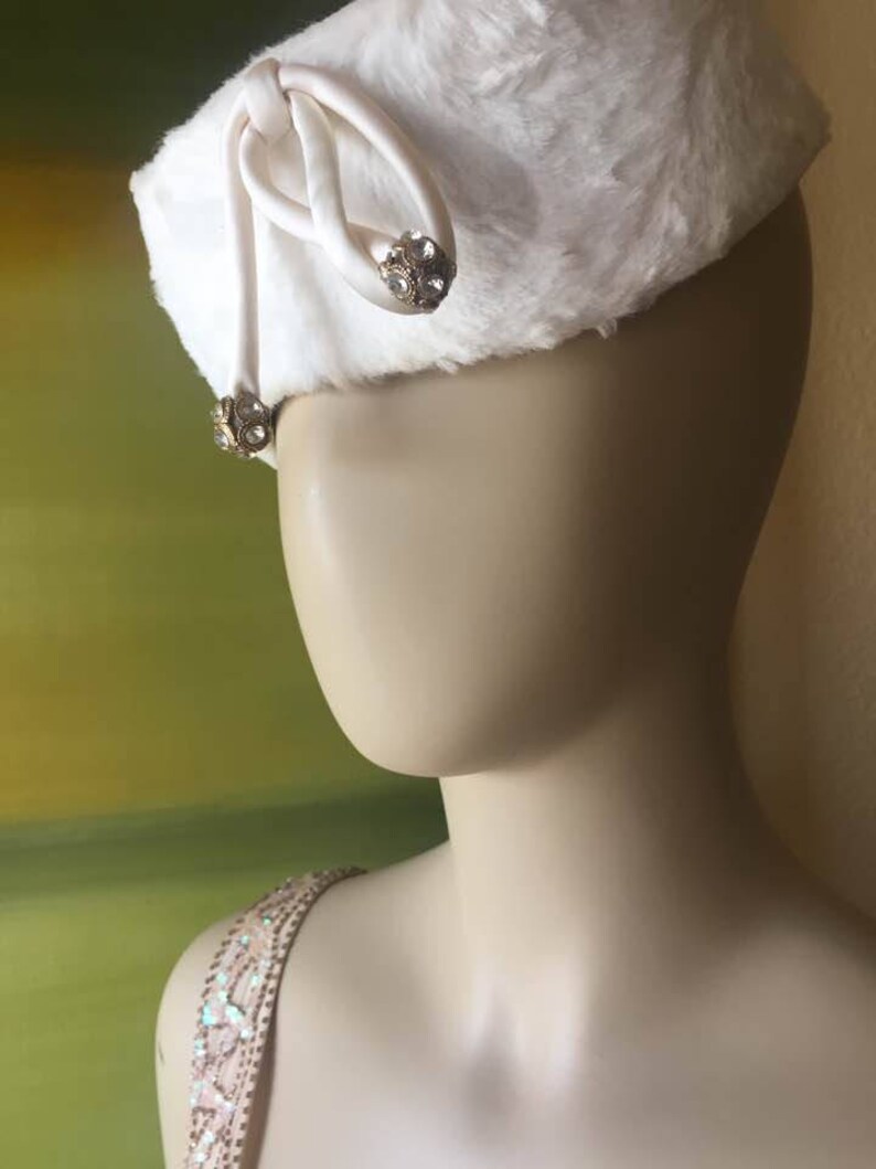 White Rabbit Hat Pill Box Hat 1970s Winter Hat Embellishment tassel Formal Hat Ladies Accessories
