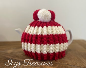 Tea Cosy, Red and White Handmade crocheted. Handmade Gift. 3-4cup. Gift for Her, Gift for Him, Christmas Gift Idea.