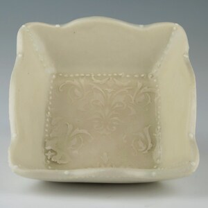 Handmade Small Porcelain Demask Pattern Dish/ Tray