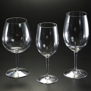 Set of 2 Elegant Tritan shatterproof wine glasses (monogrammed or not) FREE SHIPPING