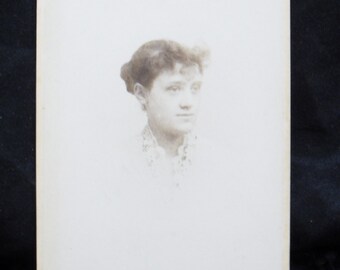 Cabinet Card: Woman with Lace Collar