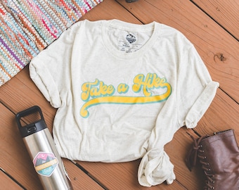 Retro Maak een wandeling Travel Tee | Vintage geïnspireerd wandelavontuur shirt | Outdoorsy Nature T-Shirt | Wandelcadeaus voor hem / haar