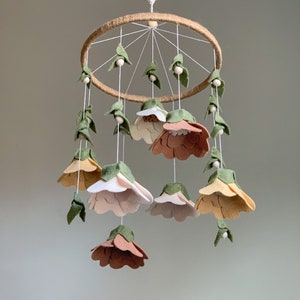 Felt Flower Crib Mobile, Boho Chic Floral Nursery Decor, Baby Girl Gift, Flower Nursery Decor, Baby Shower Gift, Flower Decor For Girl Room