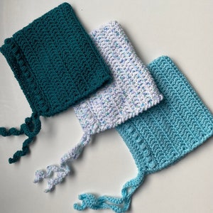 Crochet baby pixie hat with bobble trim. Baby hat. Pixie hat. Unisex baby hat. Newborn. 0-3 months