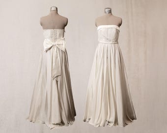 STUNING Vintage 1950s Strapless Ball Gown Wedding Dress with Full Skirt and Pearl Waist and GIANT BOW #R