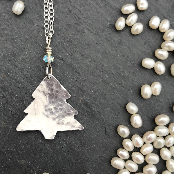 Pendentif arbre de Noël sur chaîne en argent ~ chaîne en argent sterling ~ collier de Noël ~ rembourrage de bas de Noël ~ fait main à Cornouailles ~ unique