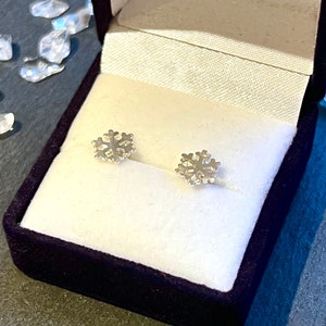 Sterling Silver Snowflake Earrings - Hallmarked - Snowflake Studs - Festive earrings - Snowflake earrings - Snowflake Stocking Filler